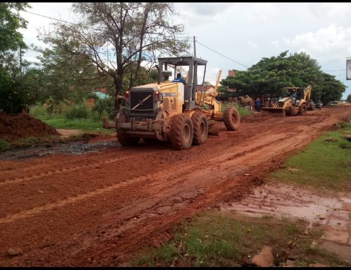 TRABAJO DE MEJORAMIENTO VIAL EN EL BARRIO INMACULADA SECTOR SAN ROQUE.