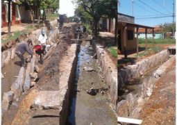 TRABAJO DE CONSTRUCCIÓN, DESAGÜE FLUVIAL MUESTRA AVANCE.