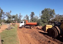 TRABAJOS DE PREPARACIÓN DE SUELO EN EL MARCO DE MEJORAMIENTO VIAL EN ZONA DEL POLIDEPORTIVO MUNICIPAL.