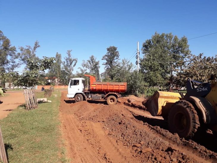 TRABAJOS DE PREPARACIÓN DE SUELO EN EL MARCO DE MEJORAMIENTO VIAL EN ZONA DEL POLIDEPORTIVO MUNICIPAL.