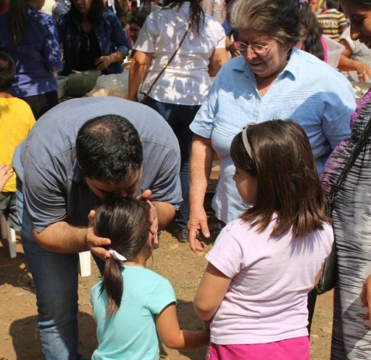 TATI URBIETA CELEBRÓ SU CUMPLEAÑOS CON VECINOS EN EL BARRIO SAN JOSÉ OLERO. 