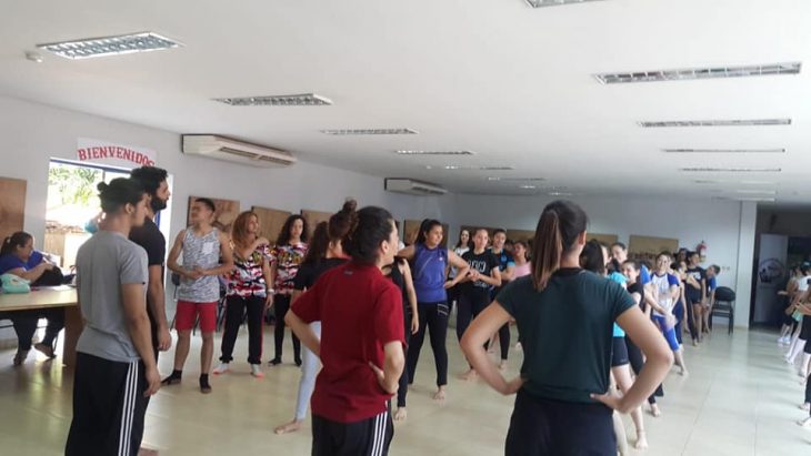 BAILARINES SE CAPACITAN EN LA CASA DE LA CULTURA CARLOS COLOMBINO. 