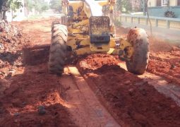 PROSIGUEN TRABAJOS DE REPARACIÓN DE CALLES EN ZONA DE CAMBIO DE EMISARIO CLOACAL.