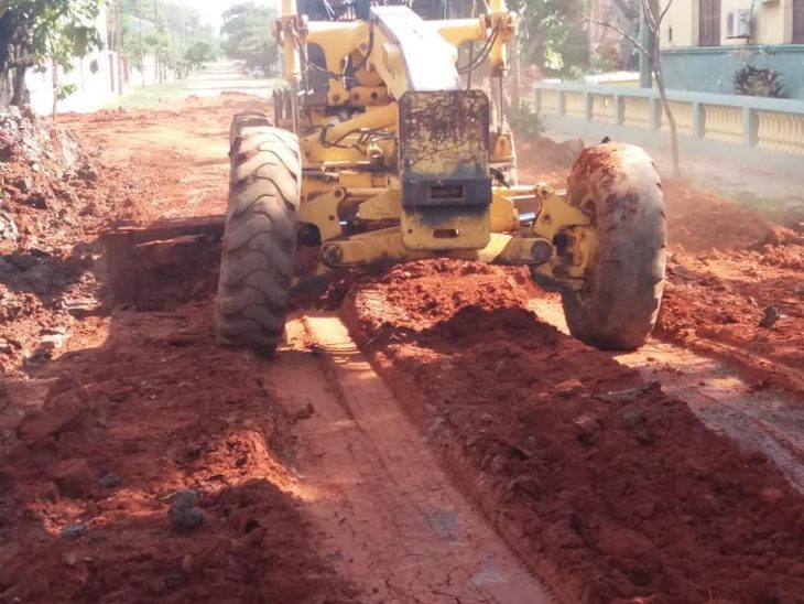 PROSIGUEN TRABAJOS DE REPARACIÓN DE CALLES EN ZONA DE CAMBIO DE EMISARIO CLOACAL.