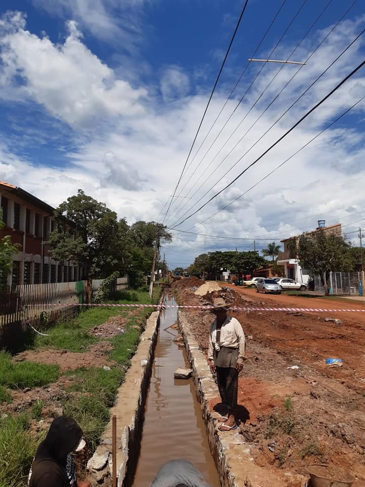 AVANZA CONSTRUCCIÓN DE DESAGÜE PLUVIAL EN EL BARRIO INMACULADA.