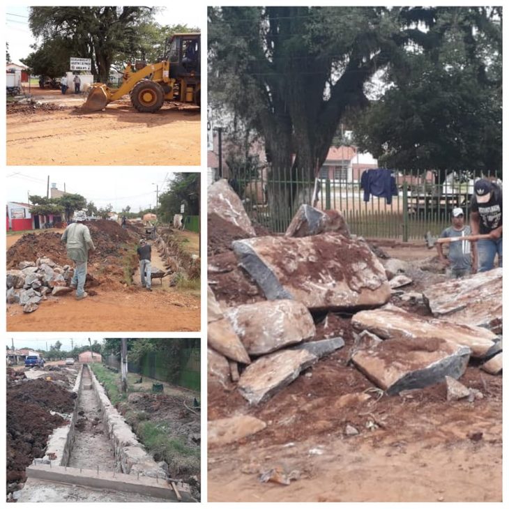AVANZA CONSTRUCCIÓN DE DESAGÜE PLUVIAL Y HABILITAN CRUCE PEATONAL PARA INICIO DE CLASES.