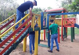 ESCUELA TALLER TRABAJA EN EL MEJORAMIENTO DE LA PLAZA PINEDO